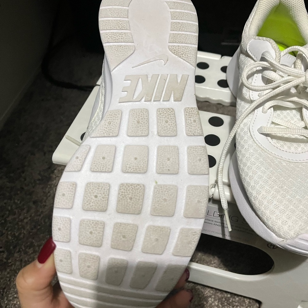 Nike Women's White Mesh Sneakers - Picture 5 of 8